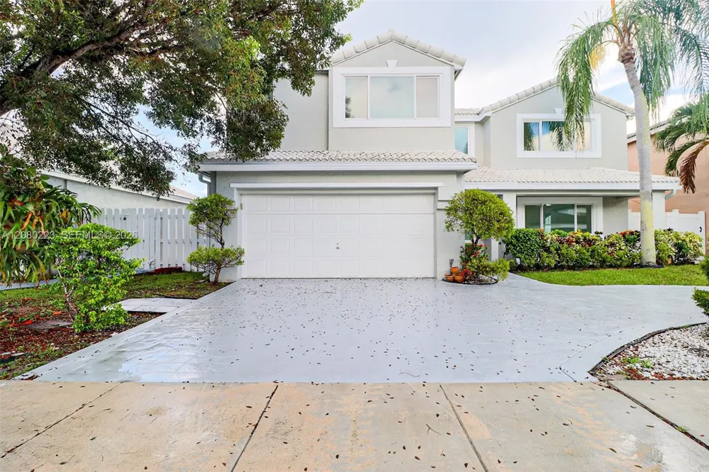 10262 SW 9th Ln Pembroke Pines, FL 33025