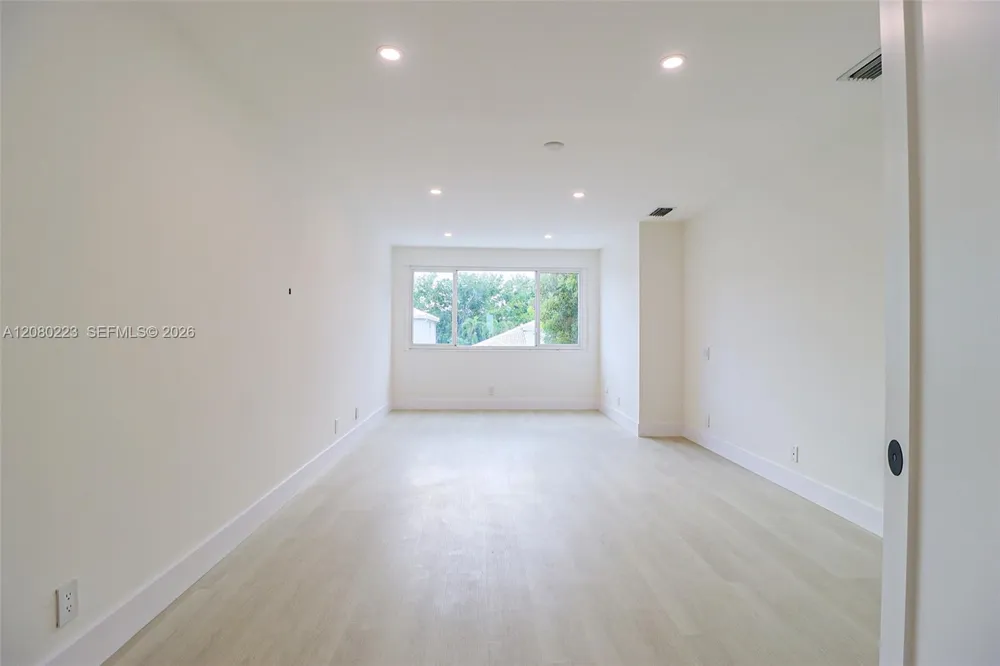 10262 SW 9th Ln Pembroke Pines, FL 33025