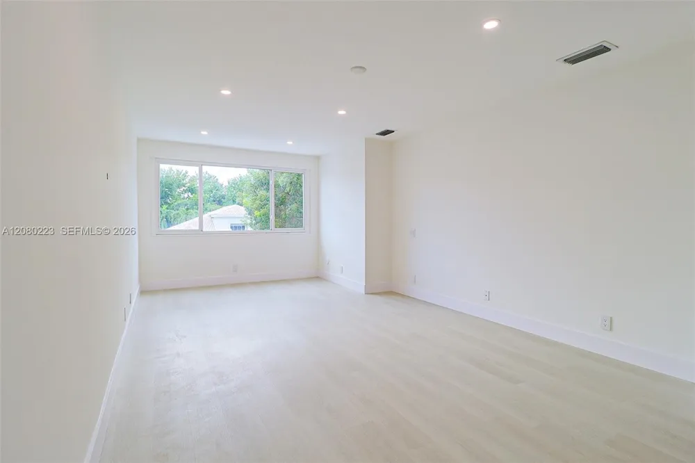 10262 SW 9th Ln Pembroke Pines, FL 33025