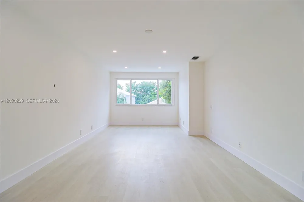 10262 SW 9th Ln Pembroke Pines, FL 33025