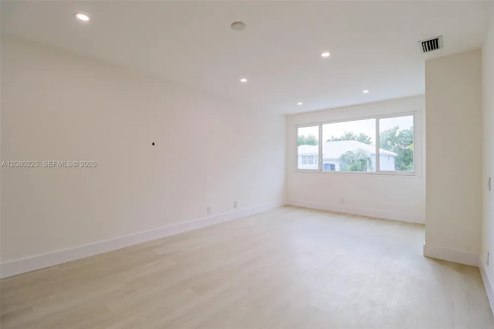 10262 SW 9th Ln Pembroke Pines, FL 33025