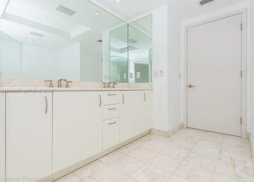 1331 Brickell Bay Dr #3505 Miami, FL 33131