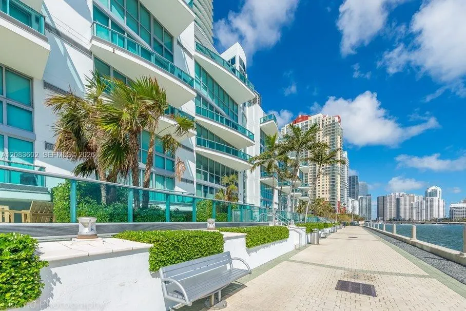 1331 Brickell Bay Dr #3505 Miami, FL 33131