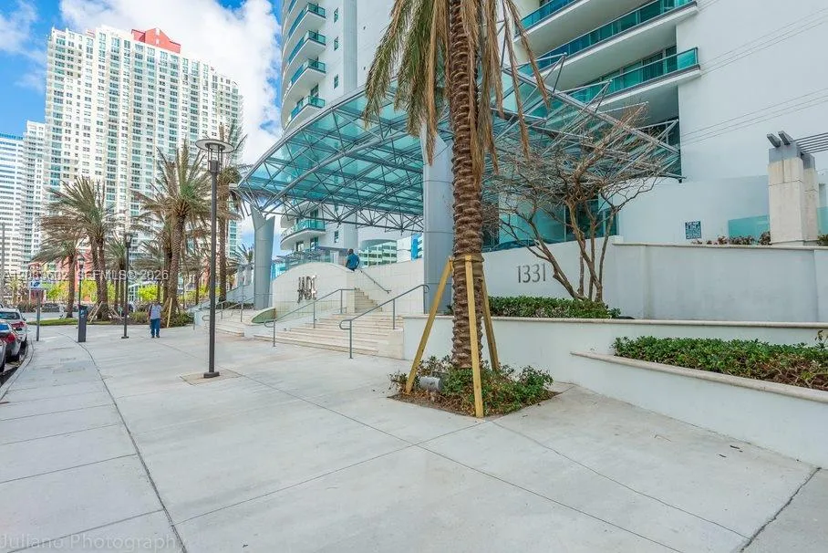 1331 Brickell Bay Dr #3505 Miami, FL 33131
