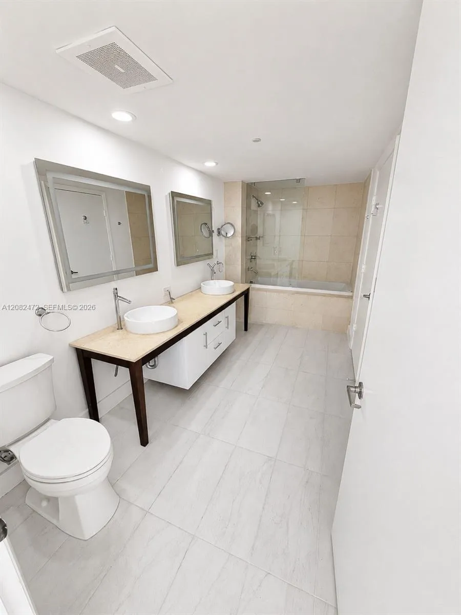 465 Brickell Ave #417 Miami, FL 33131
