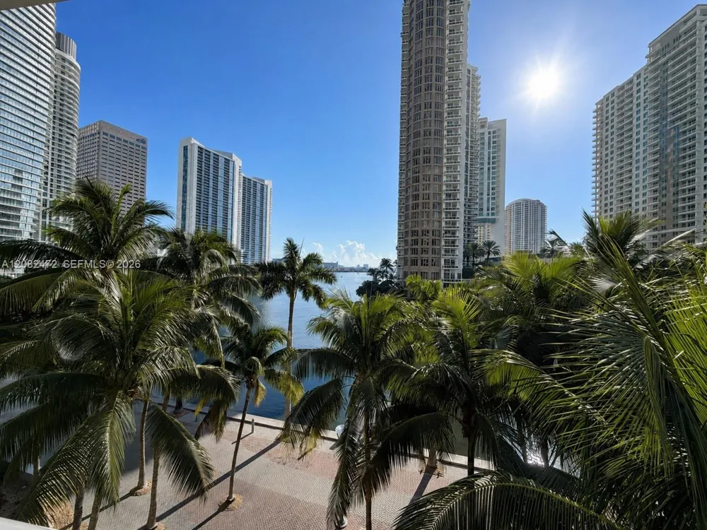 465 Brickell Ave #417 Miami, FL 33131