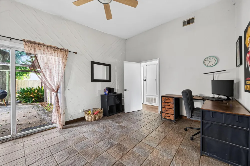 9550 Fairdale Lane Houston, TX 77063