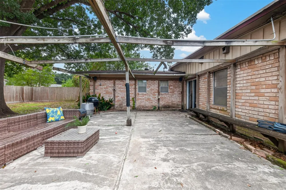 9550 Fairdale Lane Houston, TX 77063