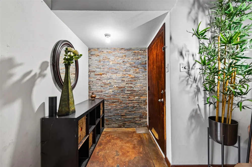9550 Fairdale Lane Houston, TX 77063