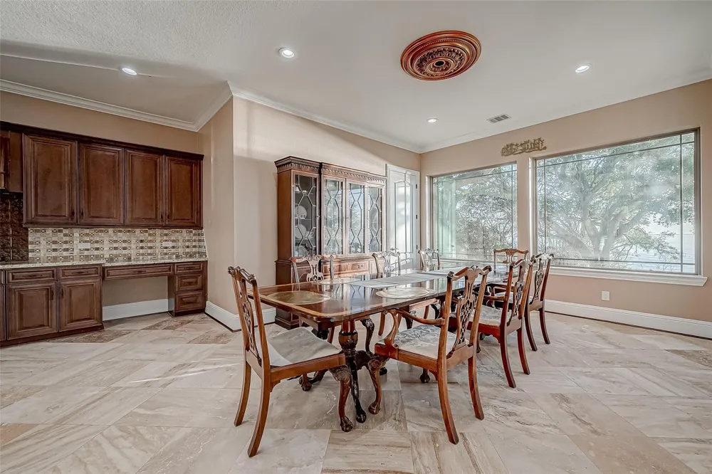 2011 Crescent Drive La Porte, TX 77571