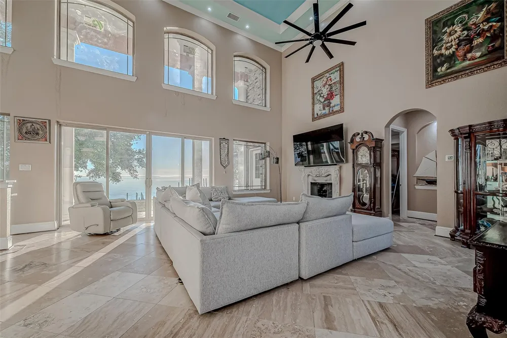 2011 Crescent Drive La Porte, TX 77571