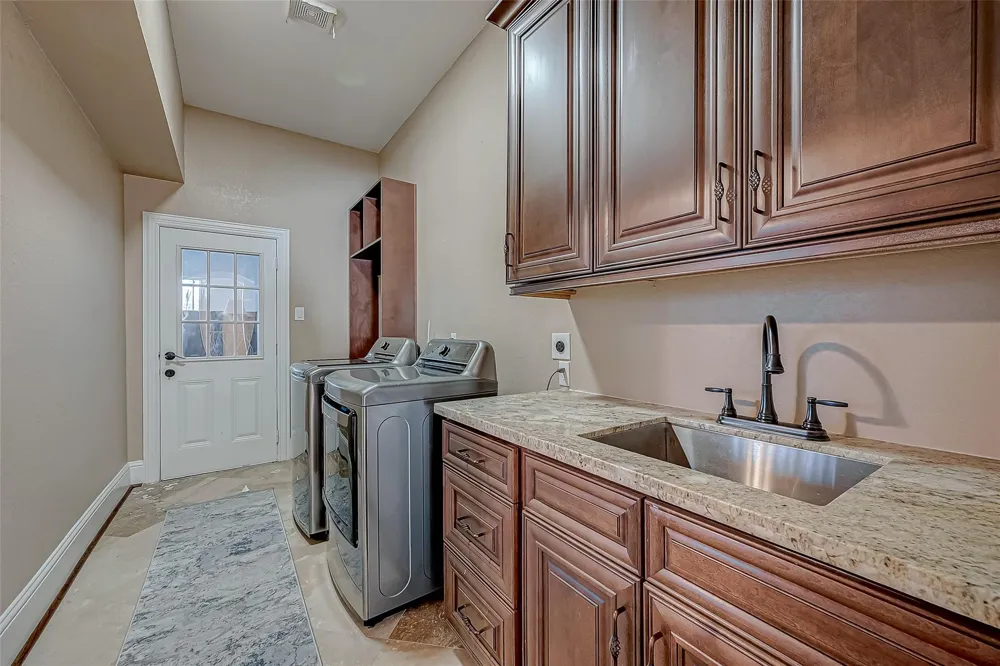 2011 Crescent Drive La Porte, TX 77571