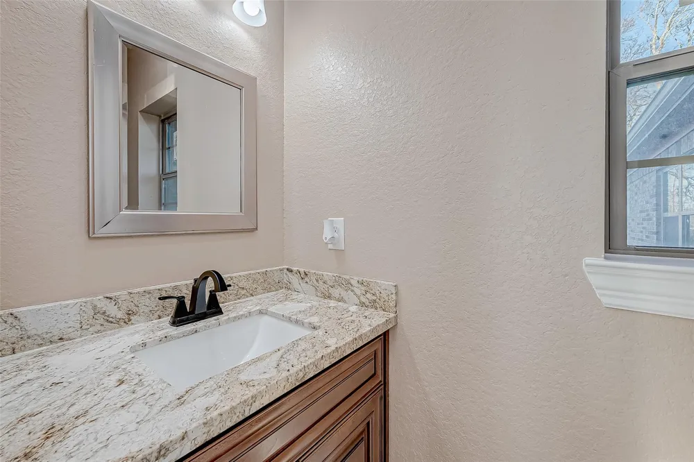 2011 Crescent Drive La Porte, TX 77571