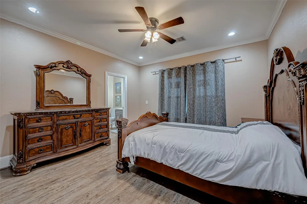2011 Crescent Drive La Porte, TX 77571