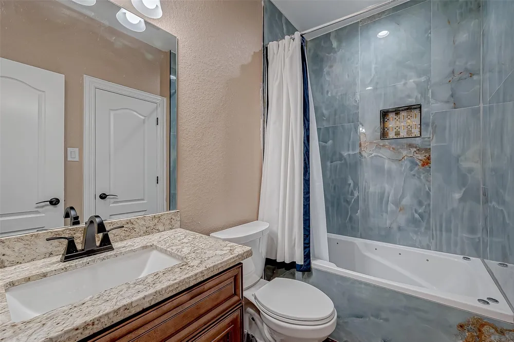 2011 Crescent Drive La Porte, TX 77571