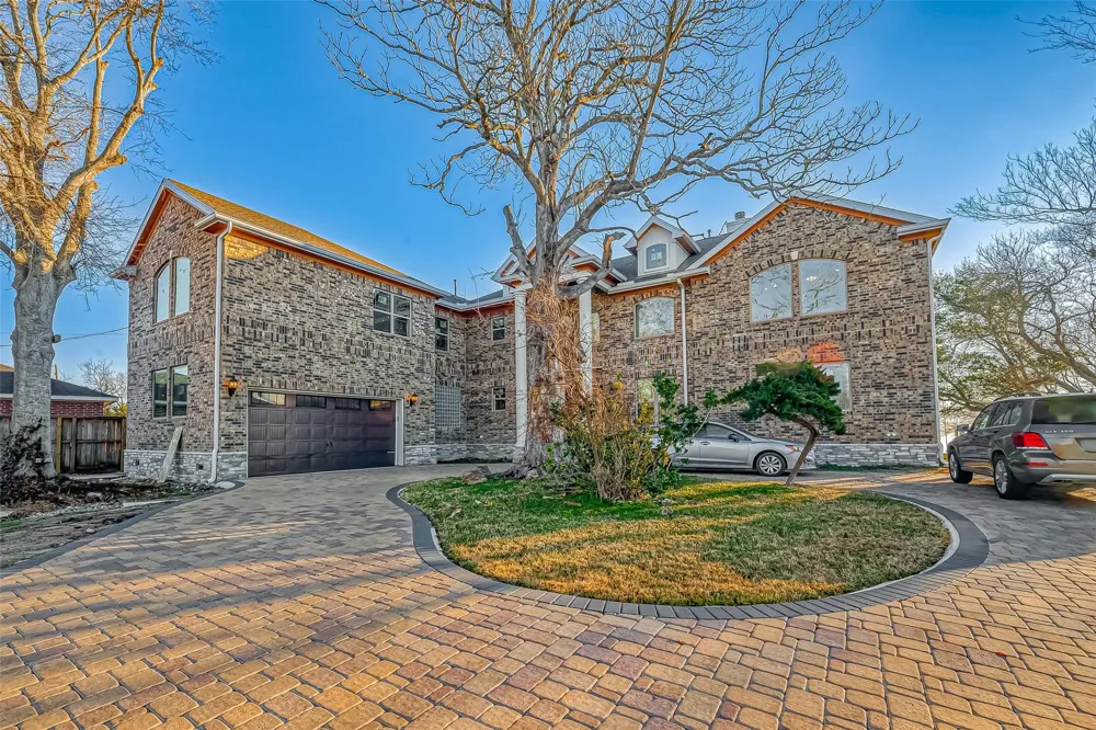 2011 Crescent Drive La Porte, TX 77571