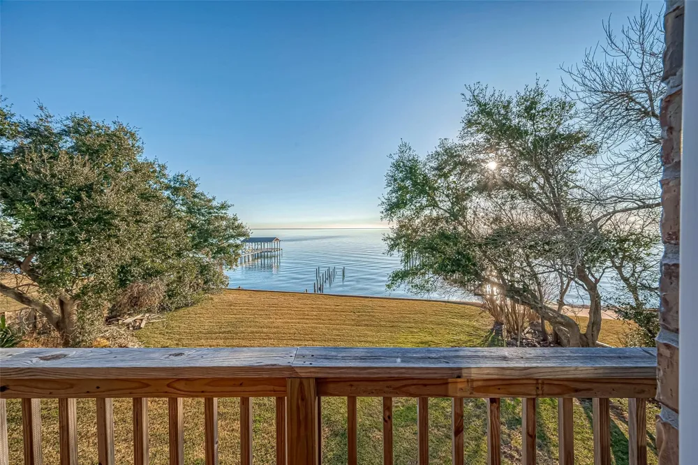 2011 Crescent Drive La Porte, TX 77571
