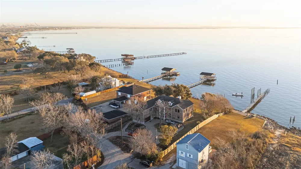 2011 Crescent Drive La Porte, TX 77571
