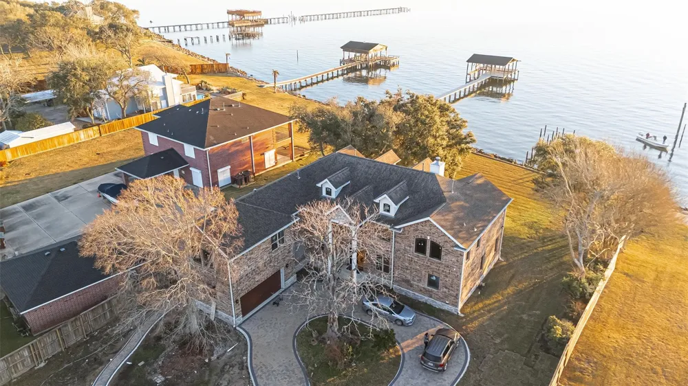 2011 Crescent Drive La Porte, TX 77571