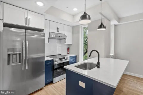 871 PRESTON STREET #8