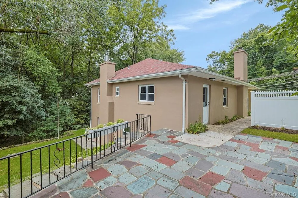 20 Ravensdale Road Hastings-on-Hudson, NY 10706