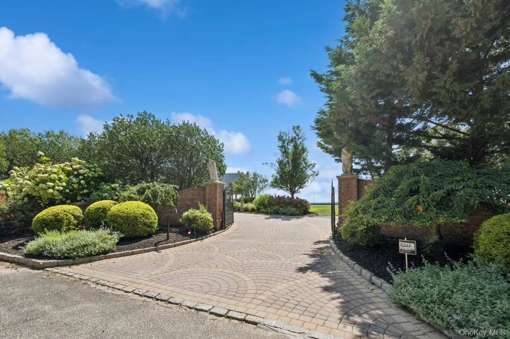 170 S Penataquit Avenue Bay Shore, NY 11706