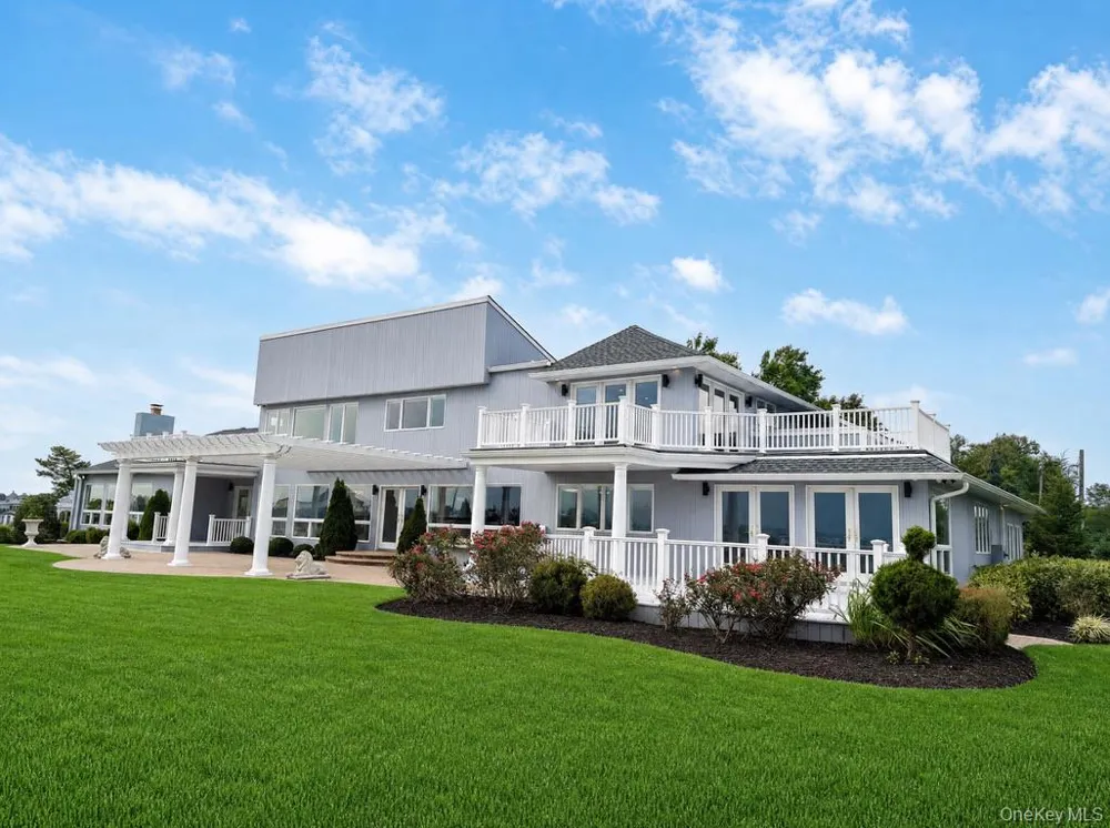 170 S Penataquit Avenue Bay Shore, NY 11706