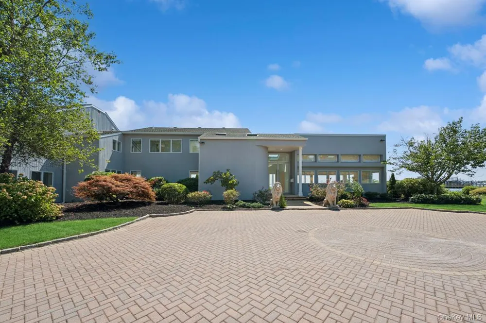 170 S Penataquit Avenue Bay Shore, NY 11706