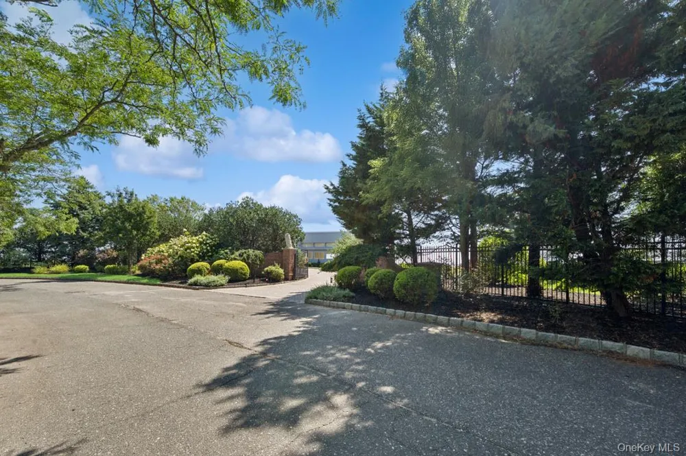 170 S Penataquit Avenue Bay Shore, NY 11706