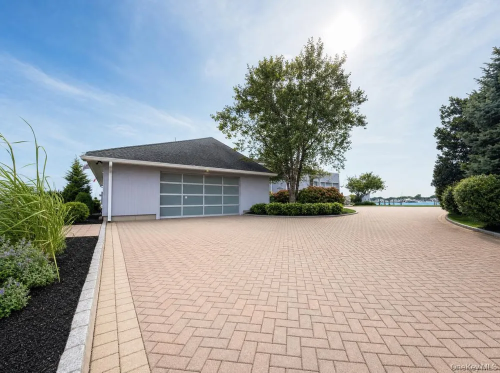 170 S Penataquit Avenue Bay Shore, NY 11706