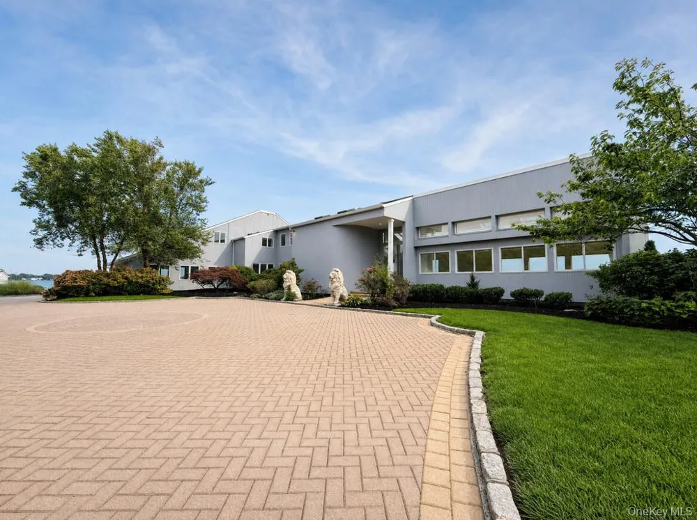 170 S Penataquit Avenue Bay Shore, NY 11706