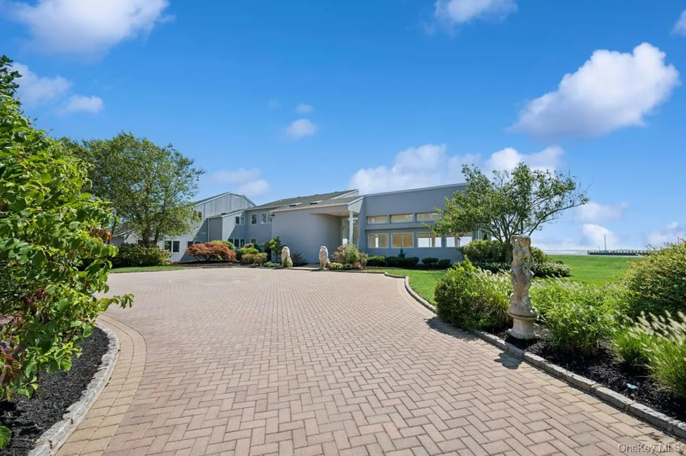 170 S Penataquit Avenue Bay Shore, NY 11706
