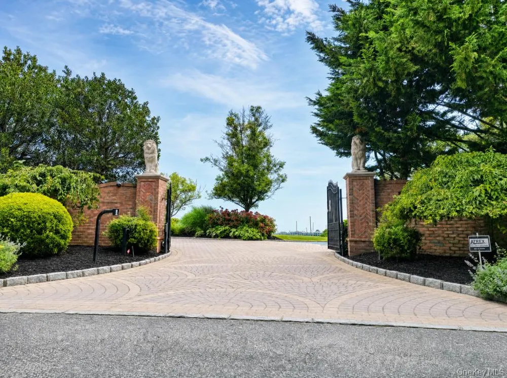 170 S Penataquit Avenue Bay Shore, NY 11706
