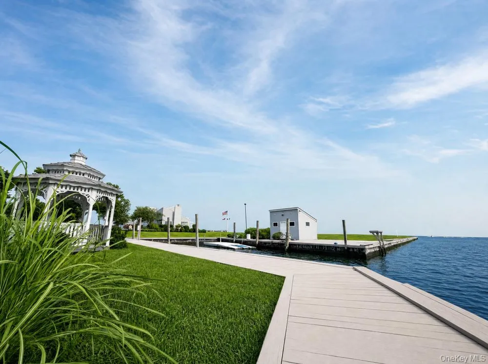 170 S Penataquit Avenue Bay Shore, NY 11706
