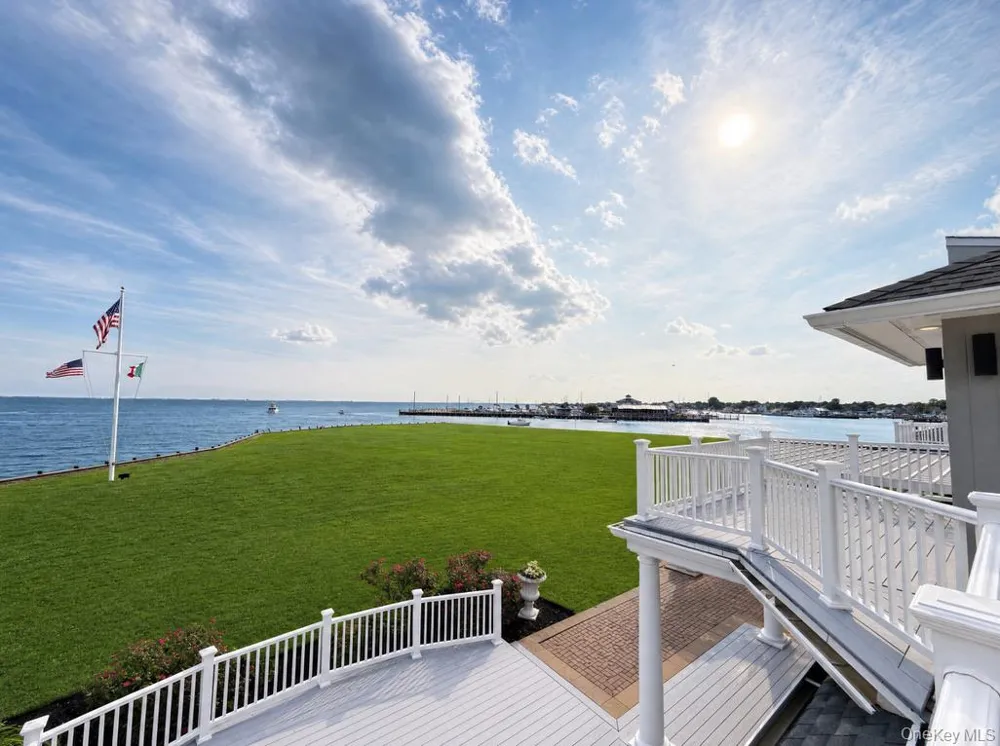 170 S Penataquit Avenue Bay Shore, NY 11706