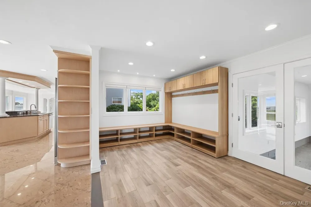170 S Penataquit Avenue Bay Shore, NY 11706