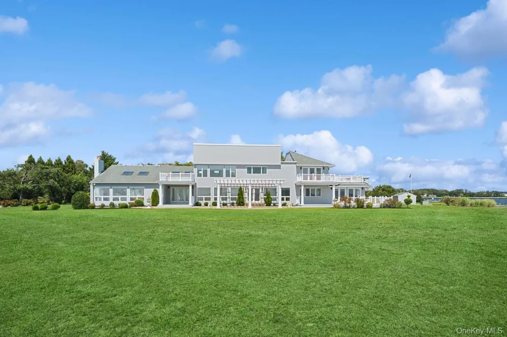 170 S Penataquit Avenue Bay Shore, NY 11706