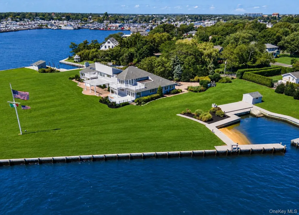 170 S Penataquit Avenue Bay Shore, NY 11706