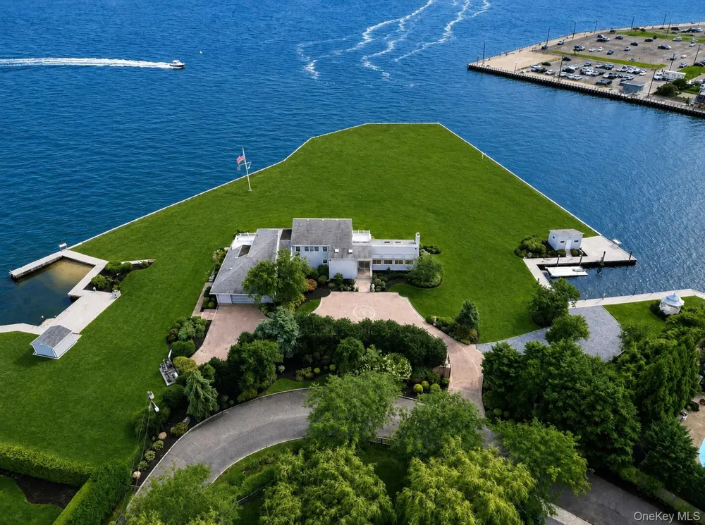 170 S Penataquit Avenue Bay Shore, NY 11706