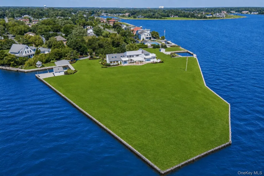 170 S Penataquit Avenue Bay Shore, NY 11706