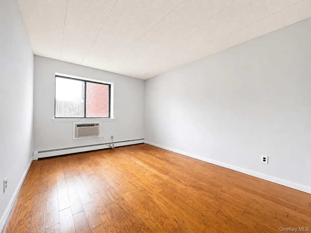 13935 35th Avenue #4B Flushing, NY 11354