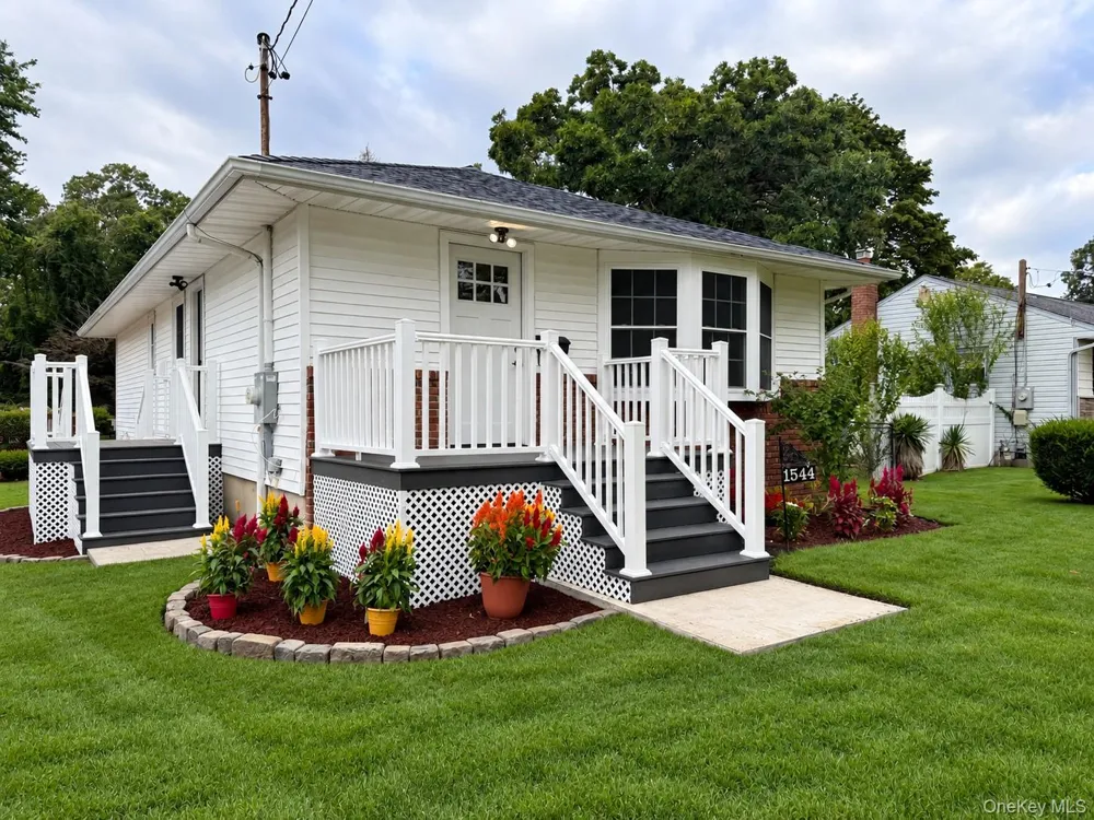 1544 Thompson Drive Bay Shore, NY 11706