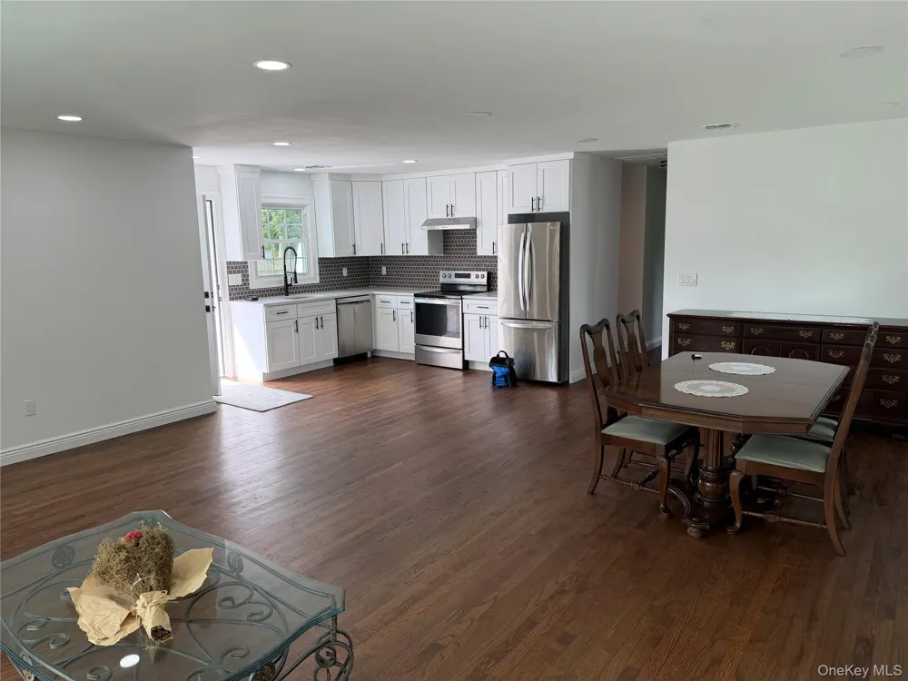 1544 Thompson Drive Bay Shore, NY 11706