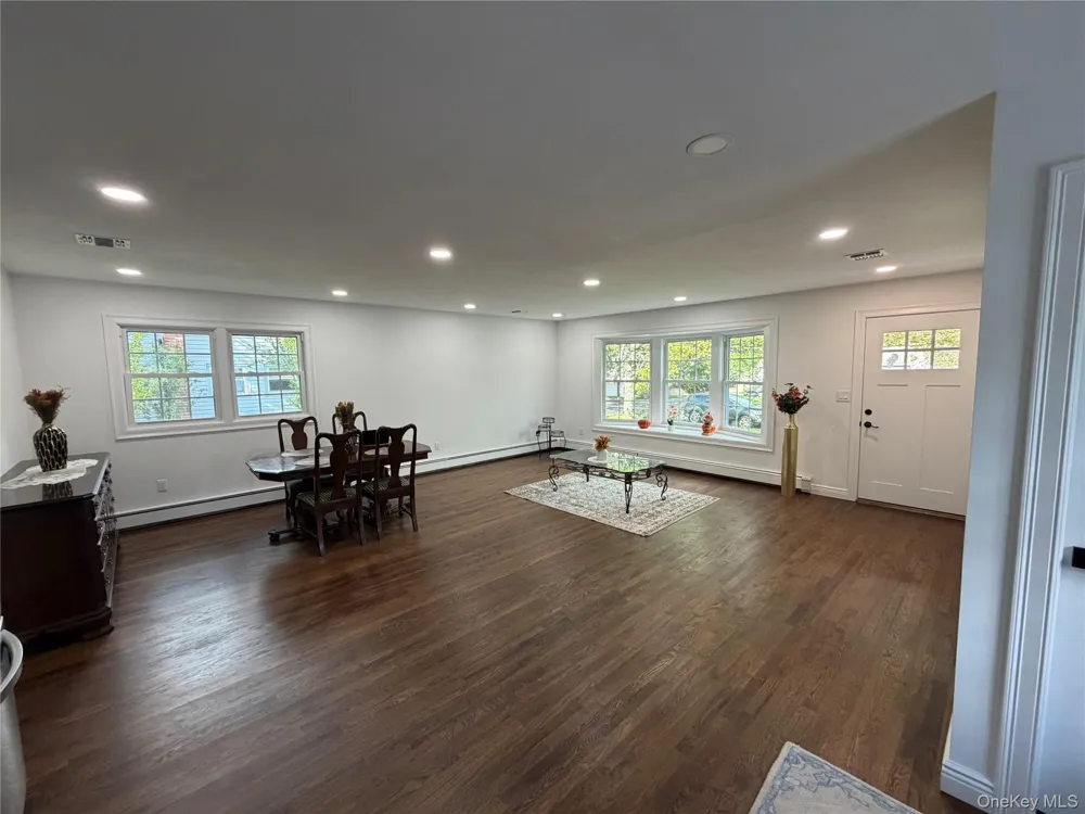 1544 Thompson Drive Bay Shore, NY 11706