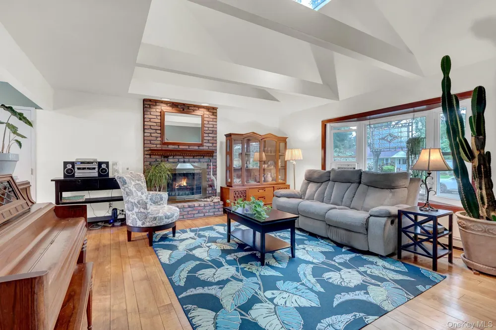 5 Madsen Lane East Northport, NY 11731