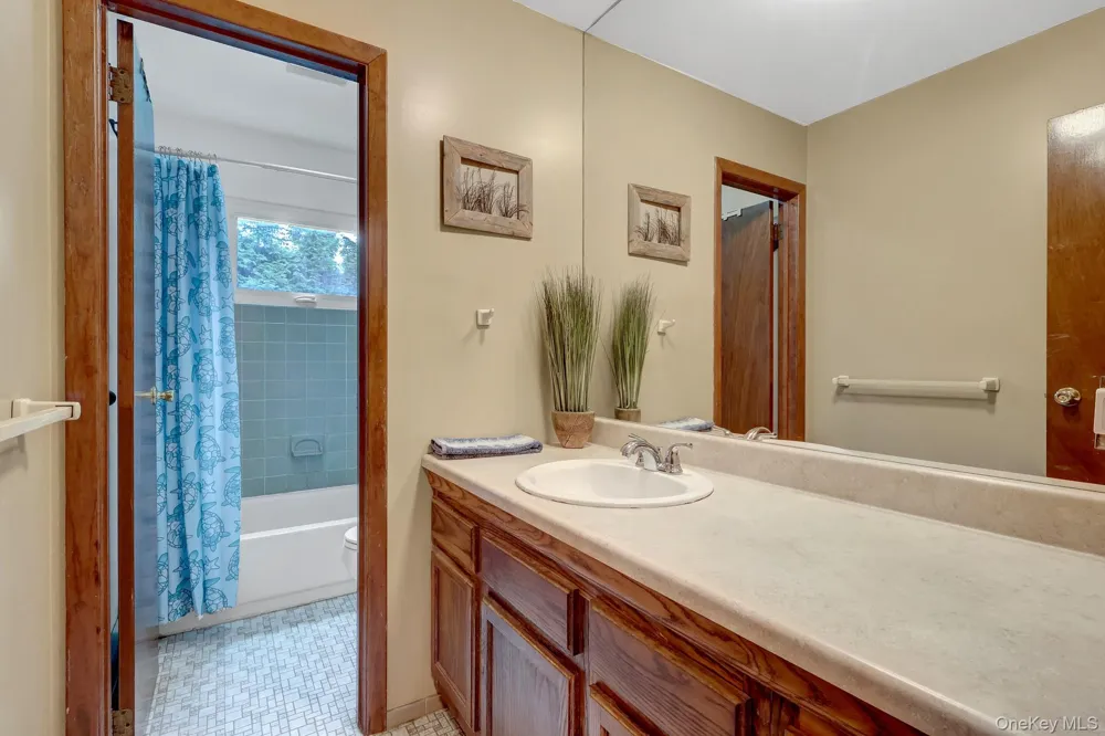5 Madsen Lane East Northport, NY 11731