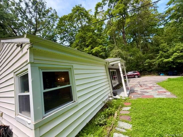 5093 Route 9W Newburgh, NY 12550