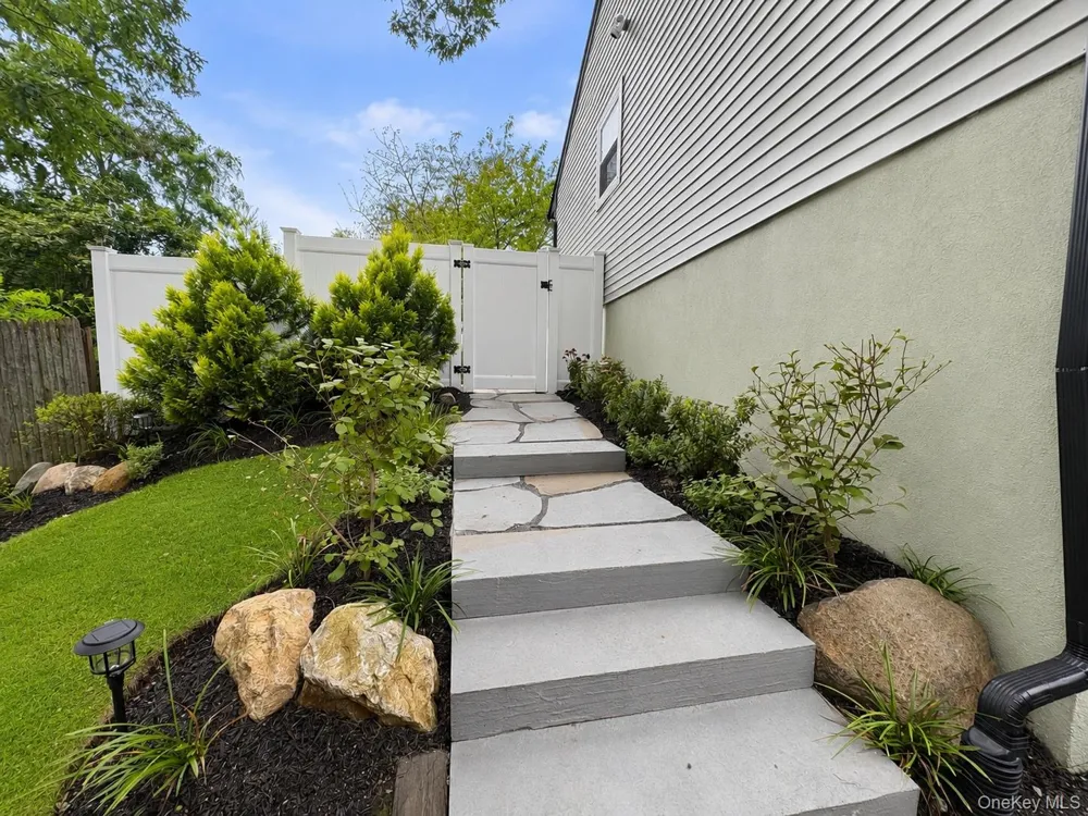 19 Hawthorne Road Rocky Point, NY 11778