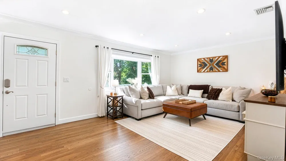 19 Hawthorne Road Rocky Point, NY 11778
