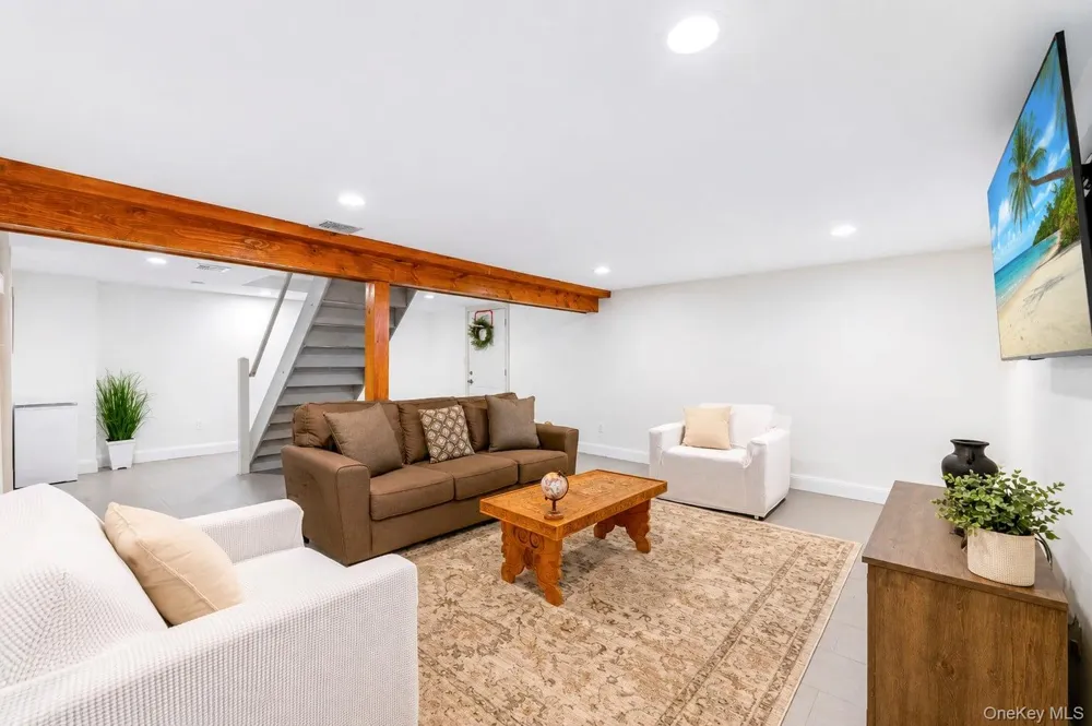 19 Hawthorne Road Rocky Point, NY 11778